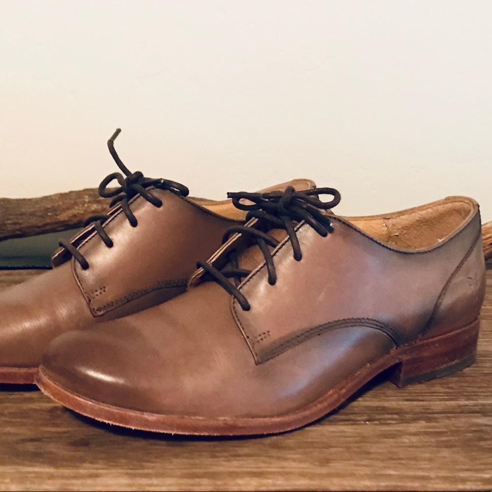 Frye’s Womens Elyssa Oxford